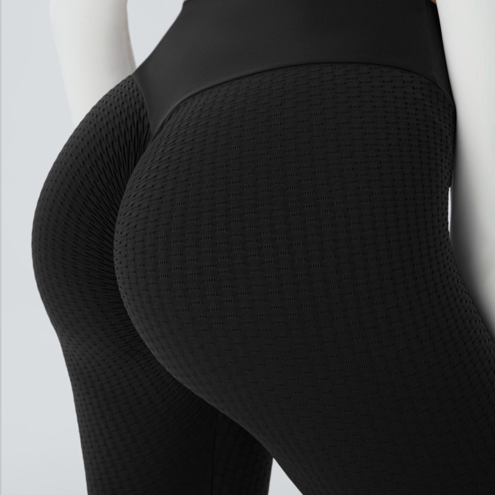 HALARA oneflow seamless high waisted tummy control butt lifting new w/o tag - Picture 3 of 4